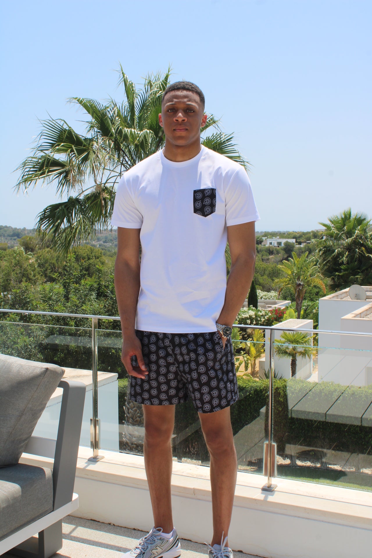 WHITE/BLACK OUTLINE Q SWIMSHORTS