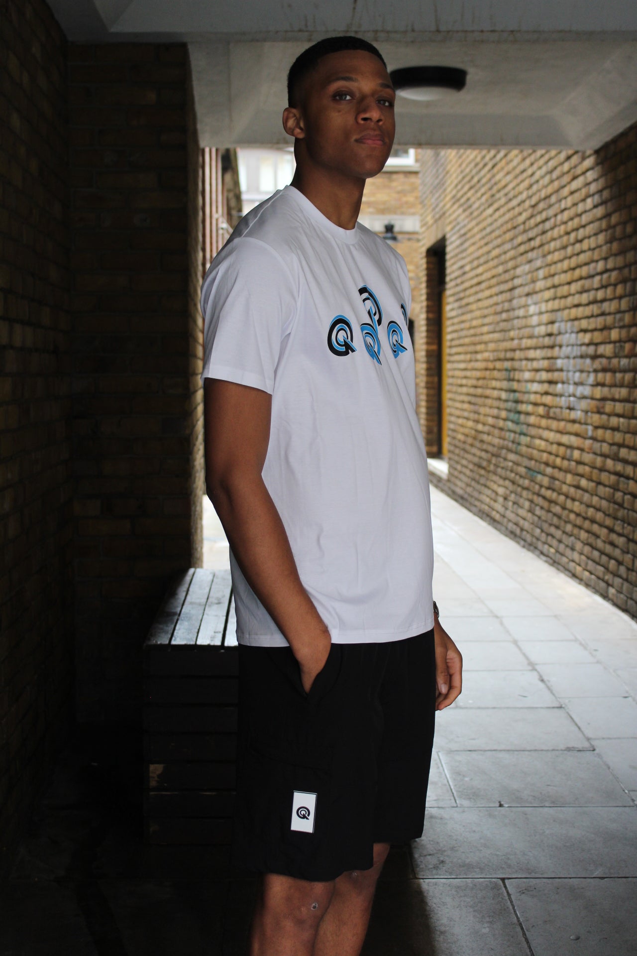 WHITE/BLUE 5Q LOGO TEE