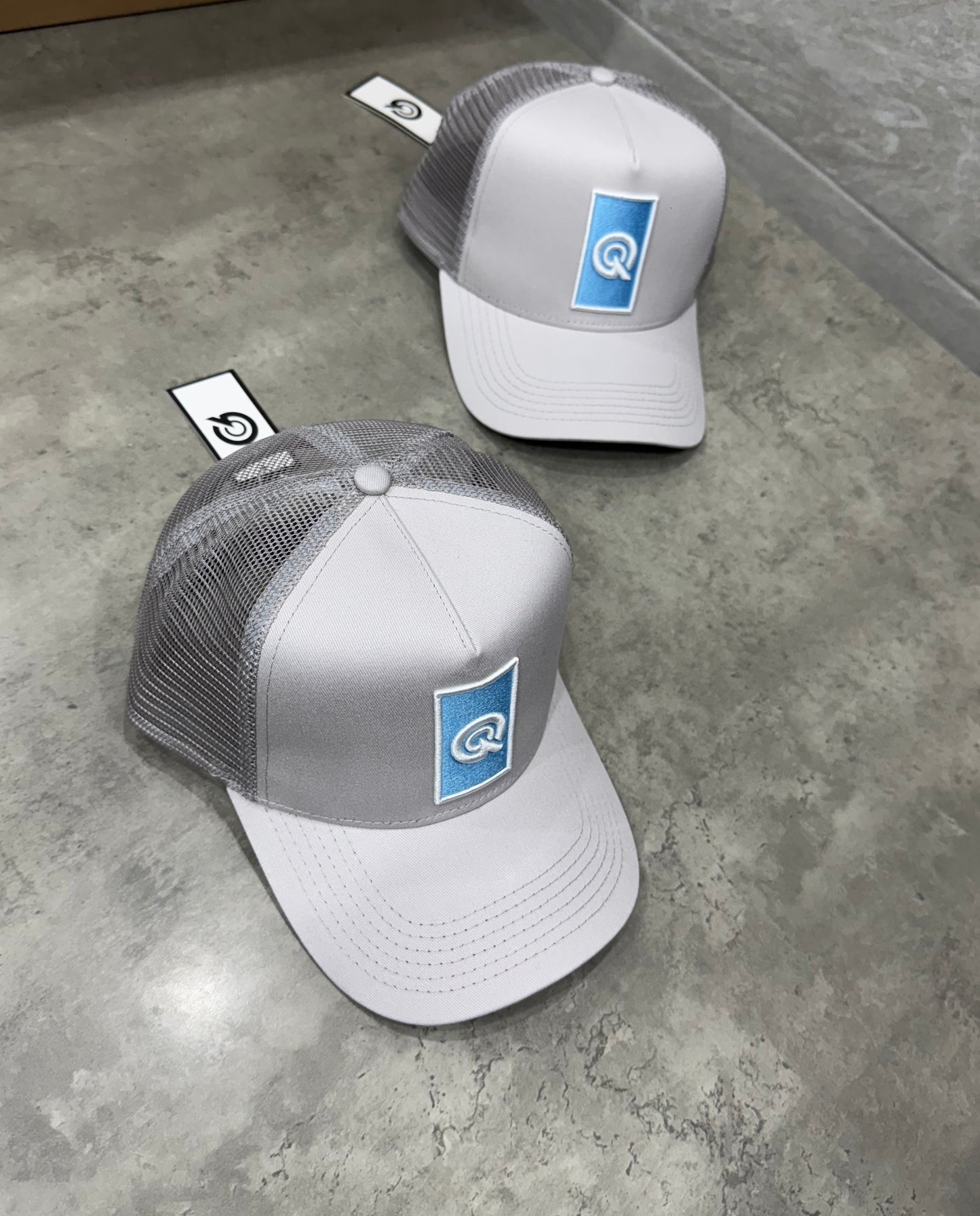 LIGHT BLUE/GREY BOX LOGO TRUCKER