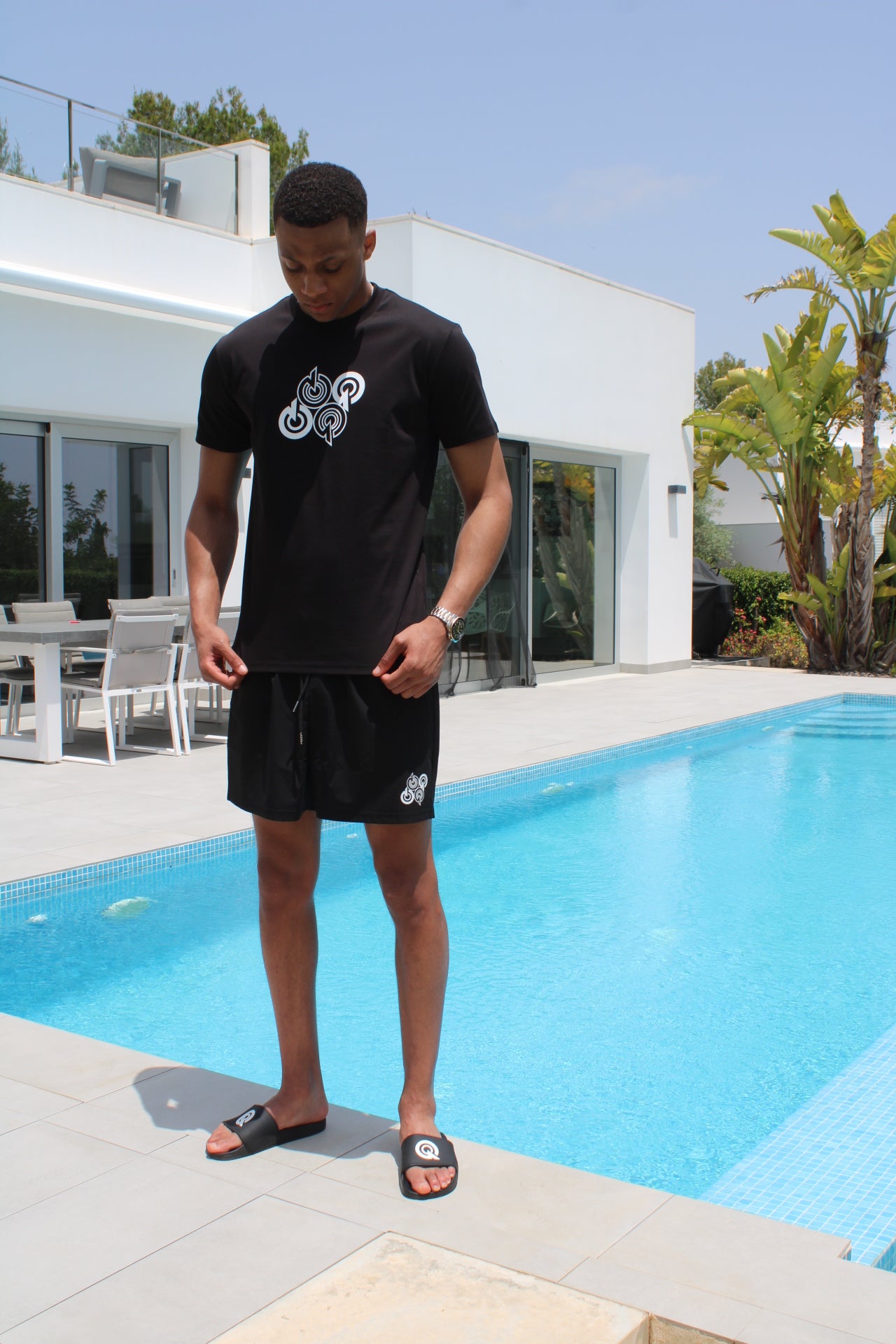 BLACK/WHITE 4Q SWIM SHORTS