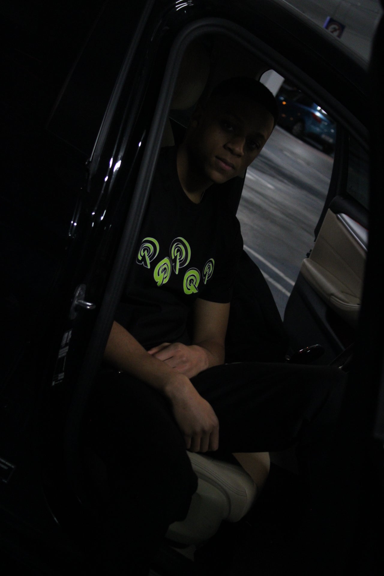BLACK/NEON GREEN 5Q LOGO TEE