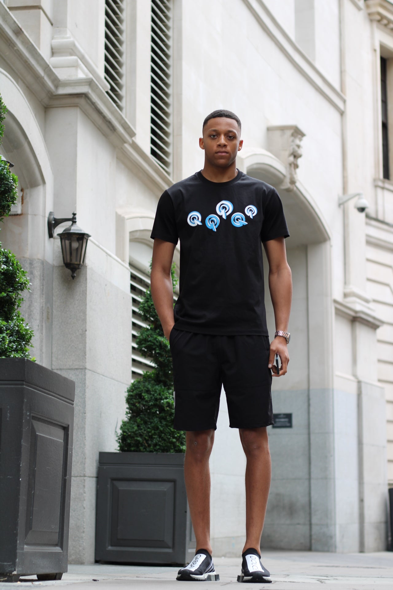 BLACK/BLUE 5Q LOGO TEE