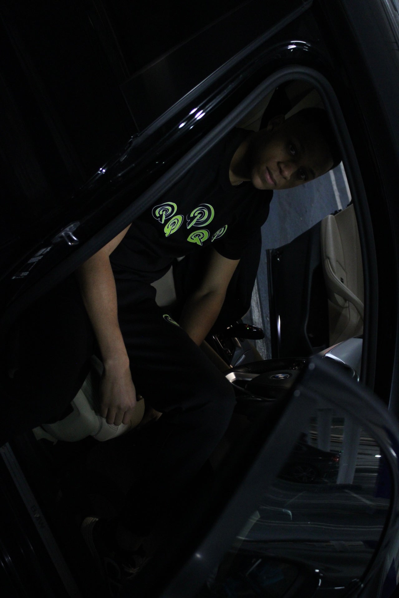 BLACK/NEON GREEN 5Q LOGO TEE