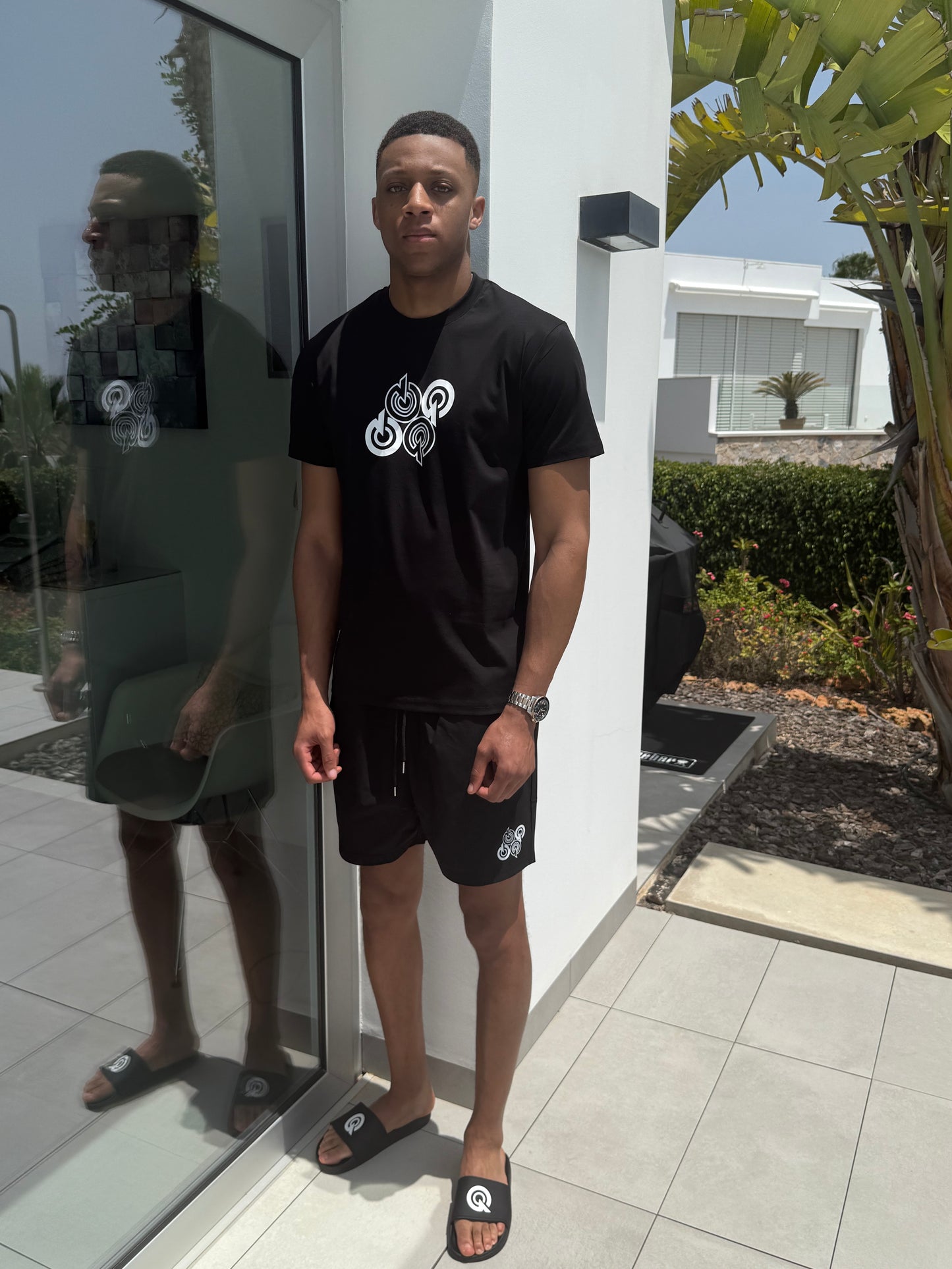 BLACK/WHITE 4Q SWIM SHORTS
