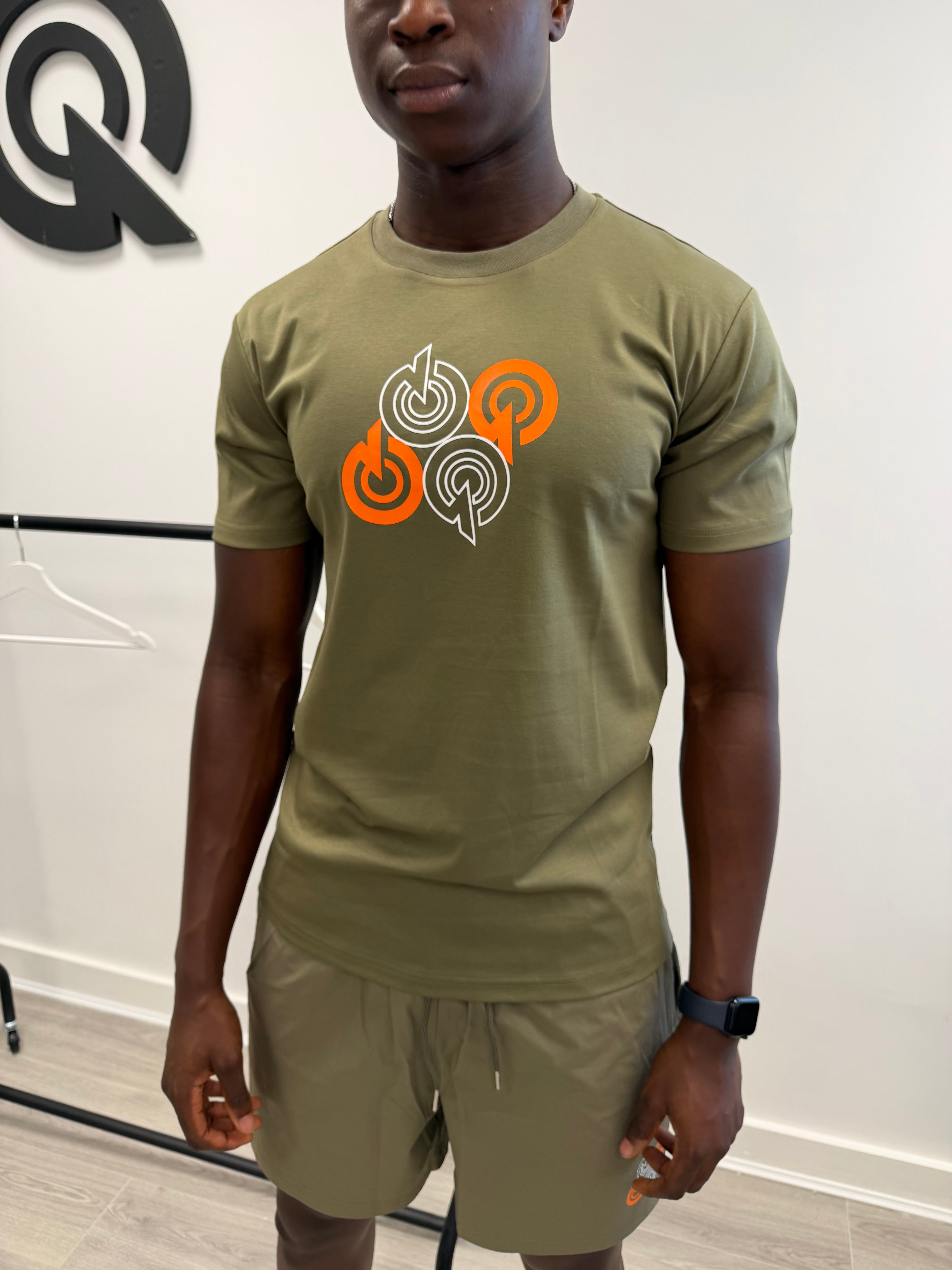 KHAKI/ORANGE 4Q TEE