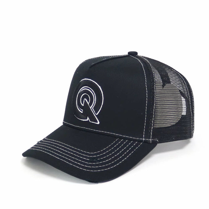 BLACK/WHITE “Q” LOGO TRUCKER CAP