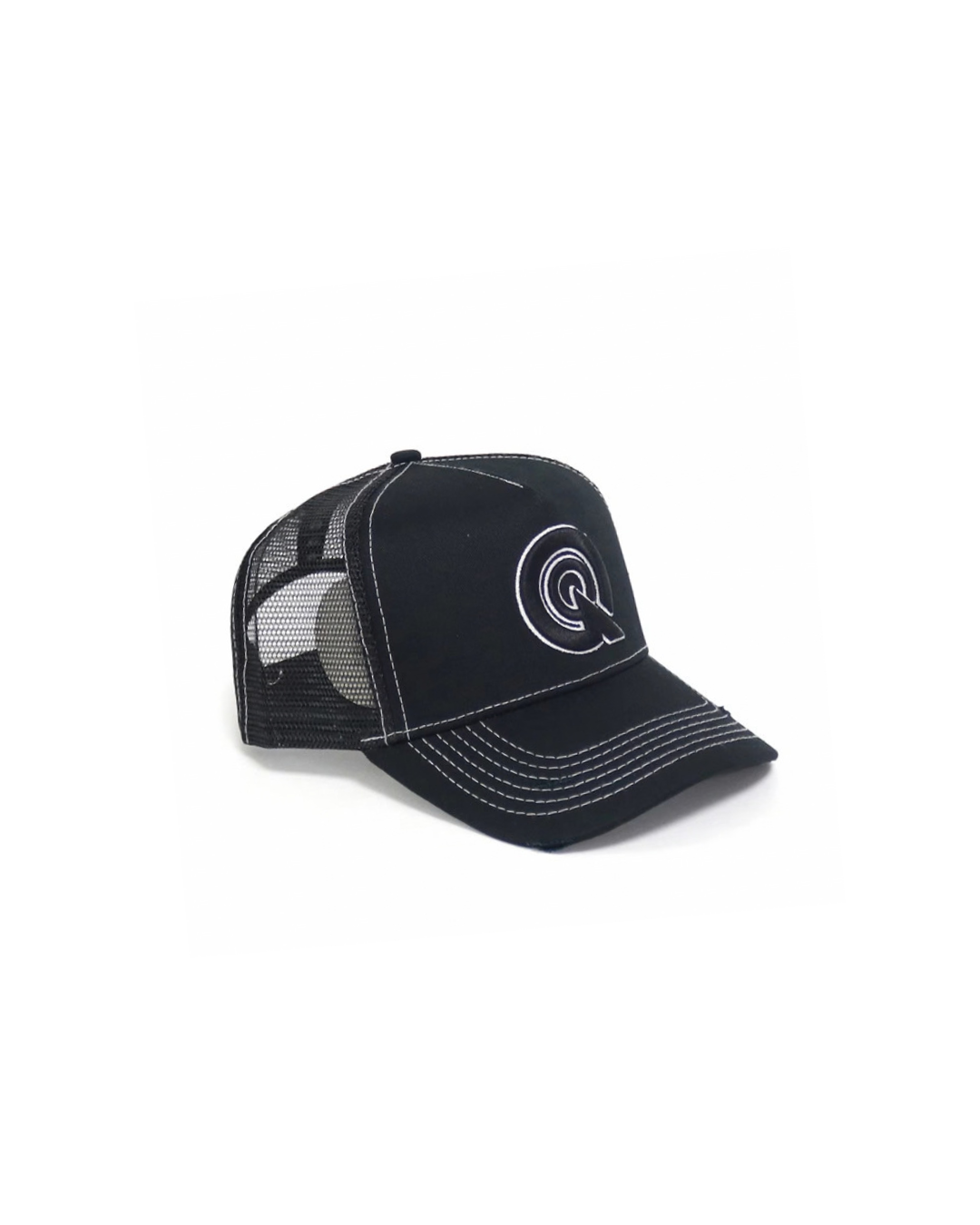 BLACK/WHITE “Q” LOGO TRUCKER CAP